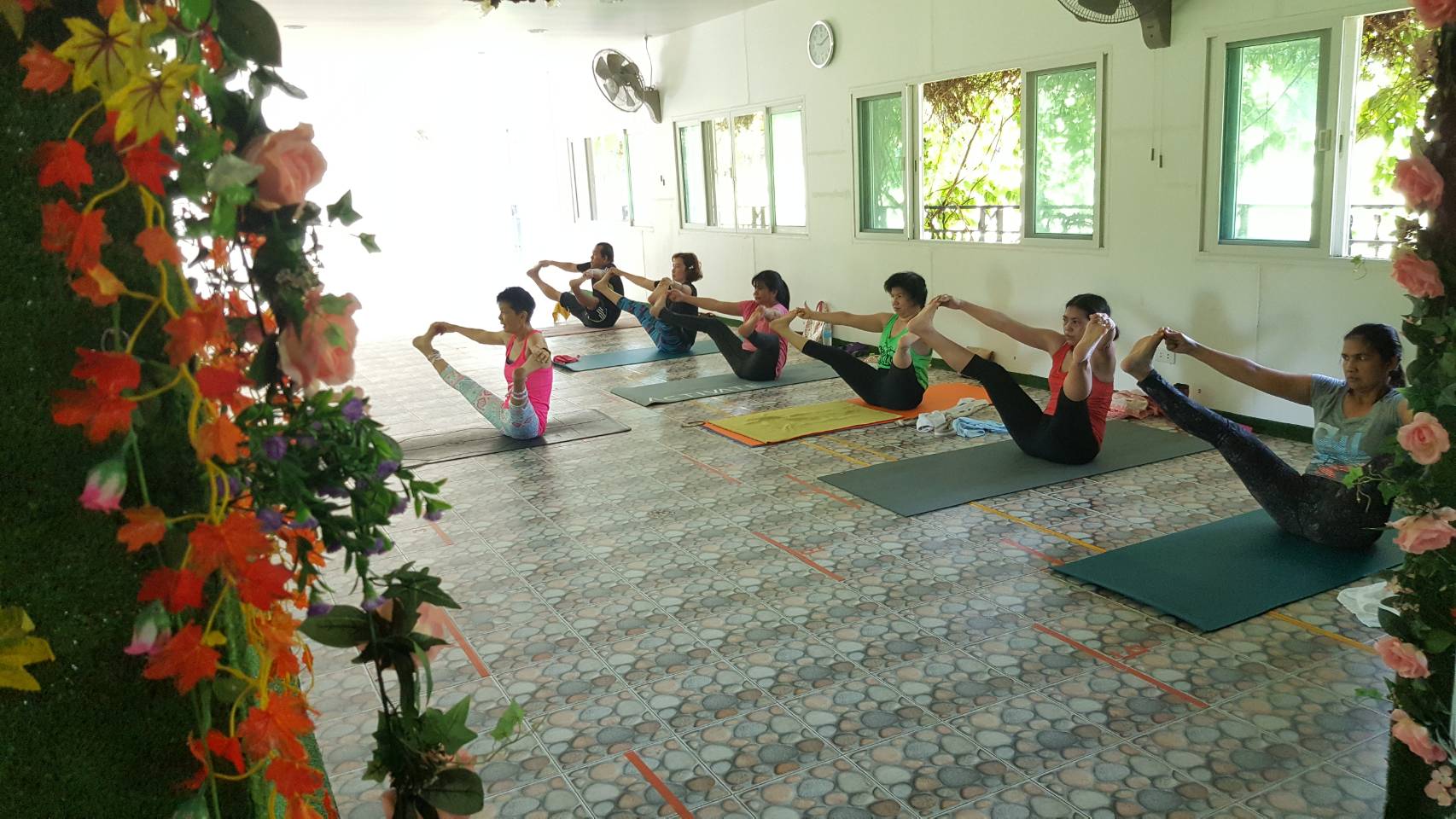 Aerial Yoga — โยคะอากาศ